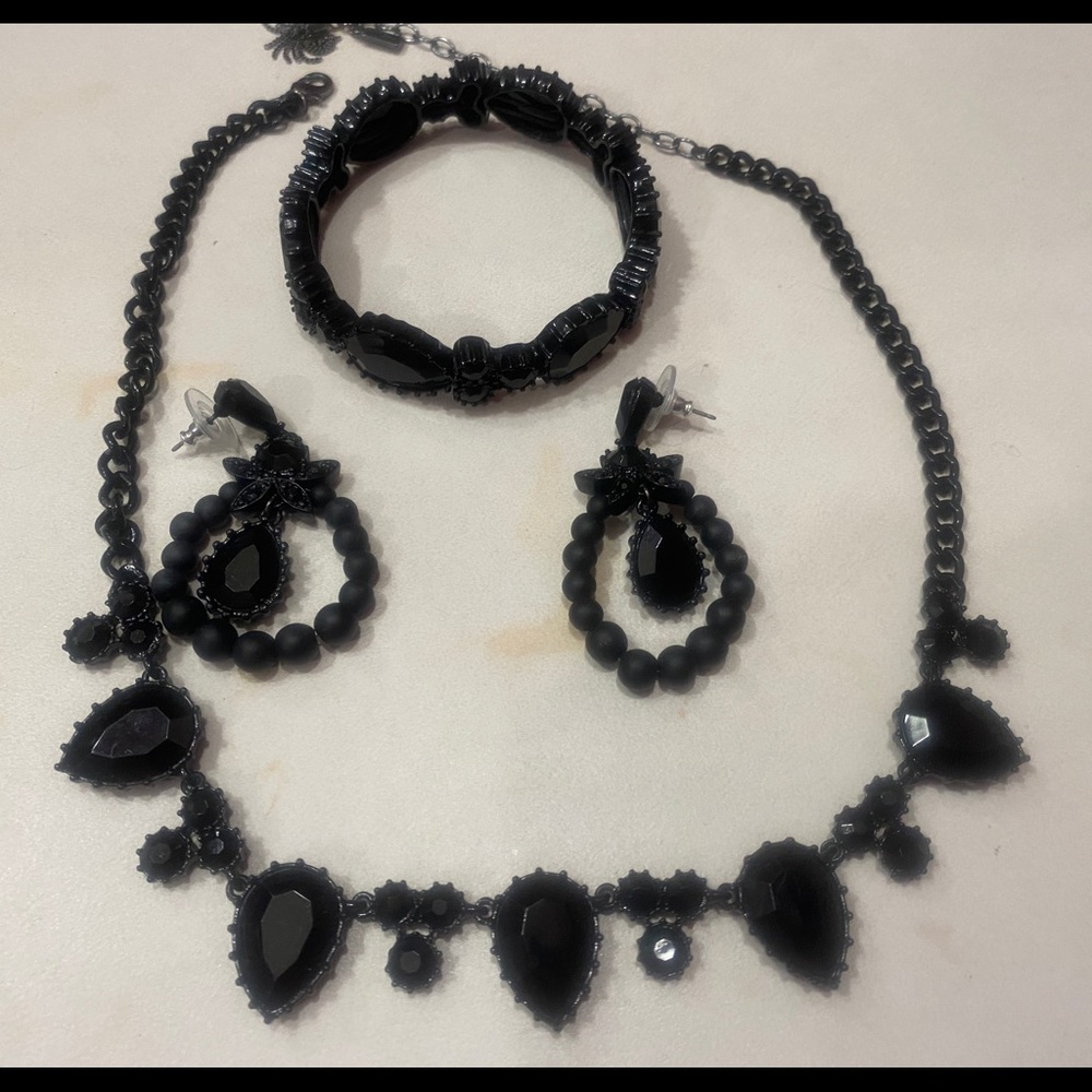 Necklace, bracelet and earrings from Kohl’s.